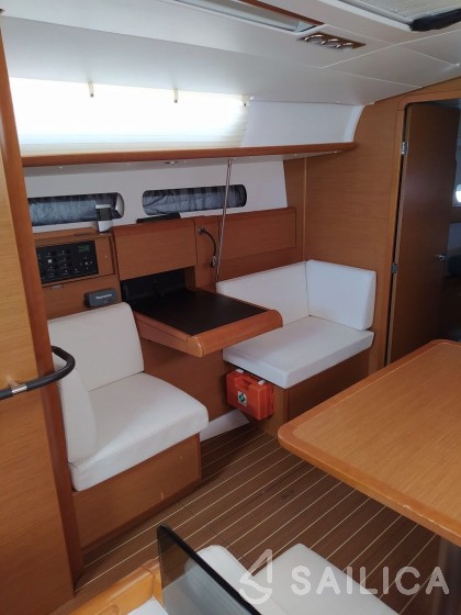 Sun Odyssey 409 - Yacht Charter Sailica