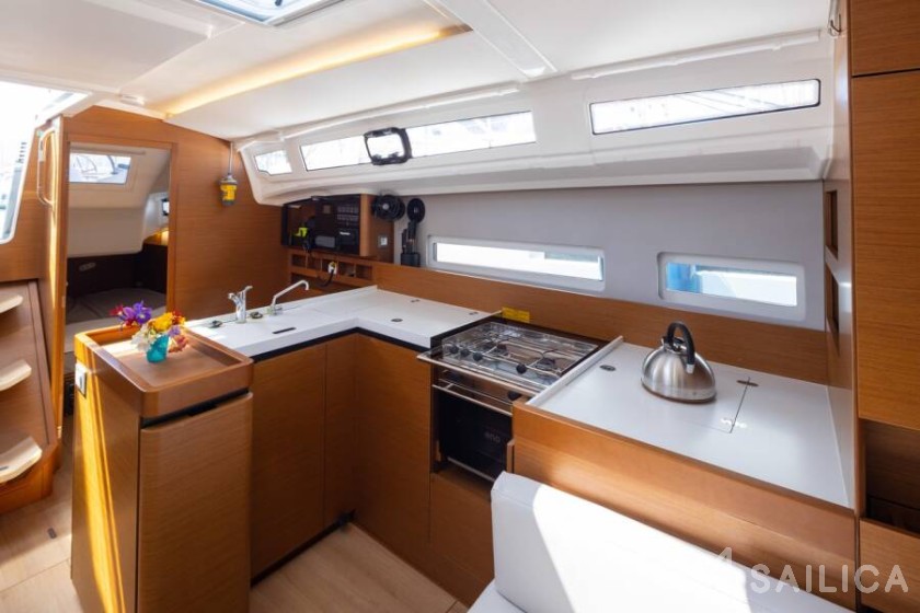 Sun Odyssey 410 - Yacht Charter Sailica