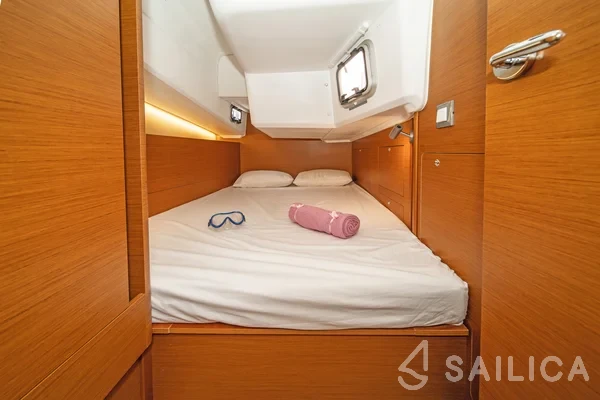 Sun Odyssey 410 - Yacht Charter Sailica