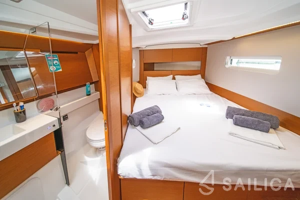 Sun Odyssey 410 - Yacht Charter Sailica