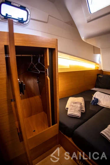 Sun Odyssey 410 - Yacht Charter Sailica