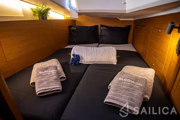 Sun Odyssey 410 - Yacht Charter Sailica
