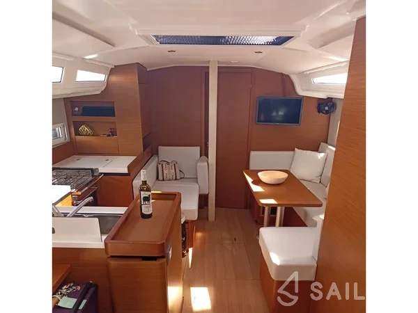 Sun Odyssey 410 - Yacht Charter Sailica