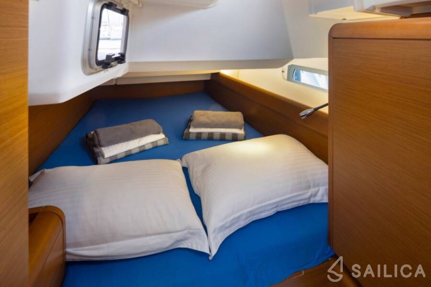 Sun Odyssey 419 - Yacht Charter Sailica