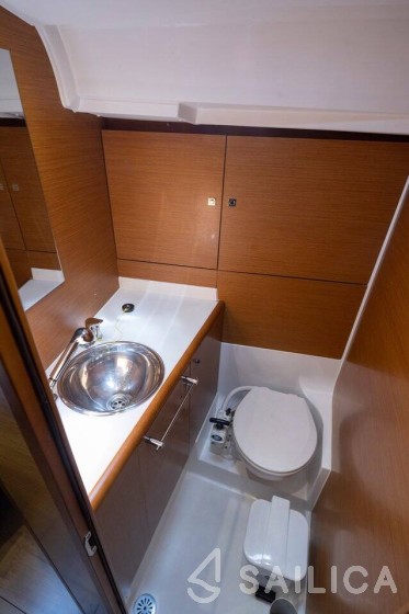 Sun Odyssey 419 - Yacht Charter Sailica