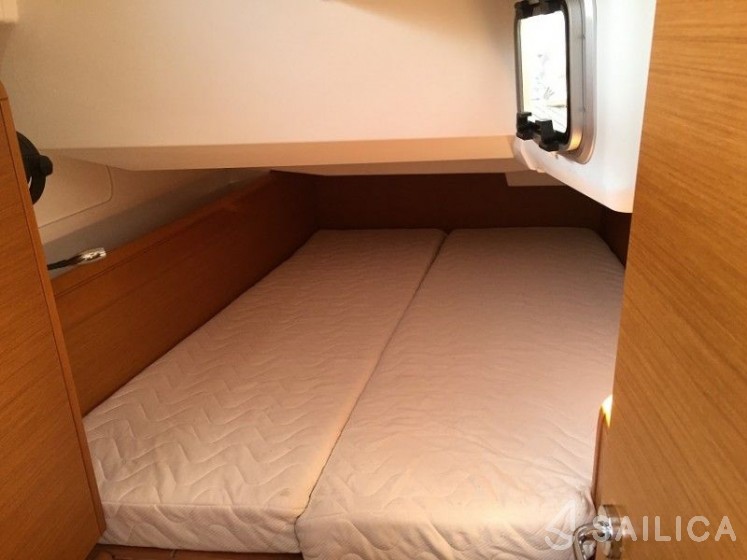 Sun Odyssey 419 - Yacht Charter Sailica