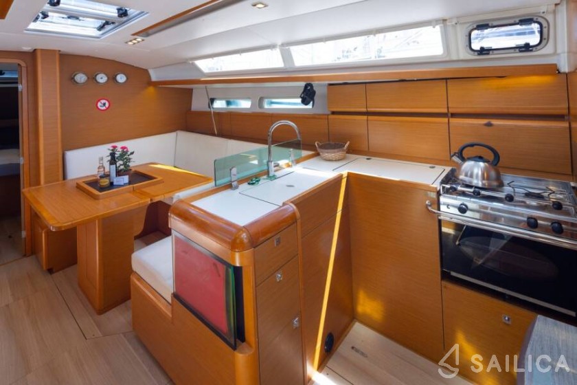 Sun Odyssey 419 - Yacht Charter Sailica