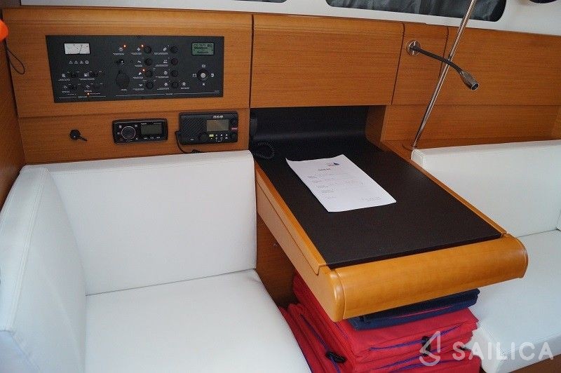 Sun Odyssey 419 - Yacht Charter Sailica