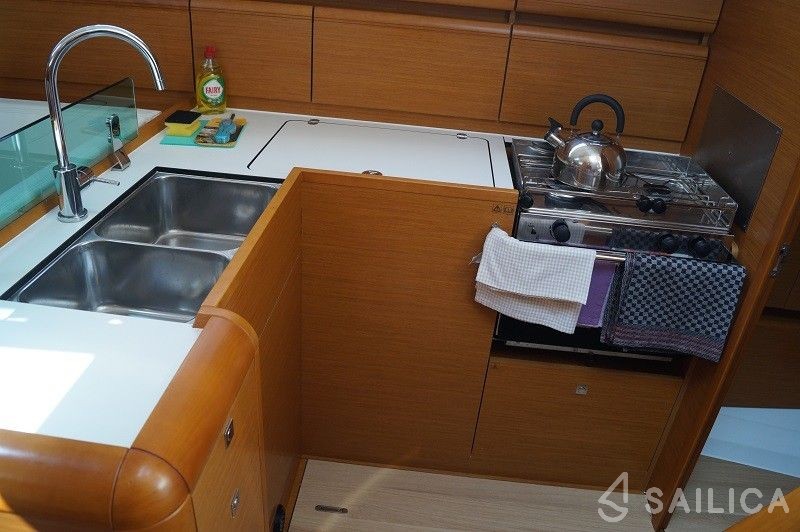 Sun Odyssey 419 - Yacht Charter Sailica