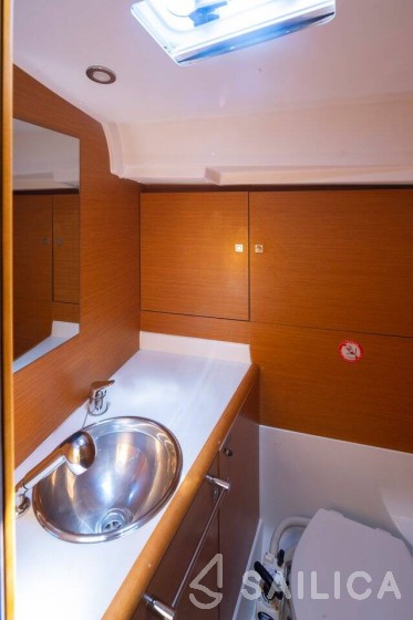 Sun Odyssey 419 - Yacht Charter Sailica