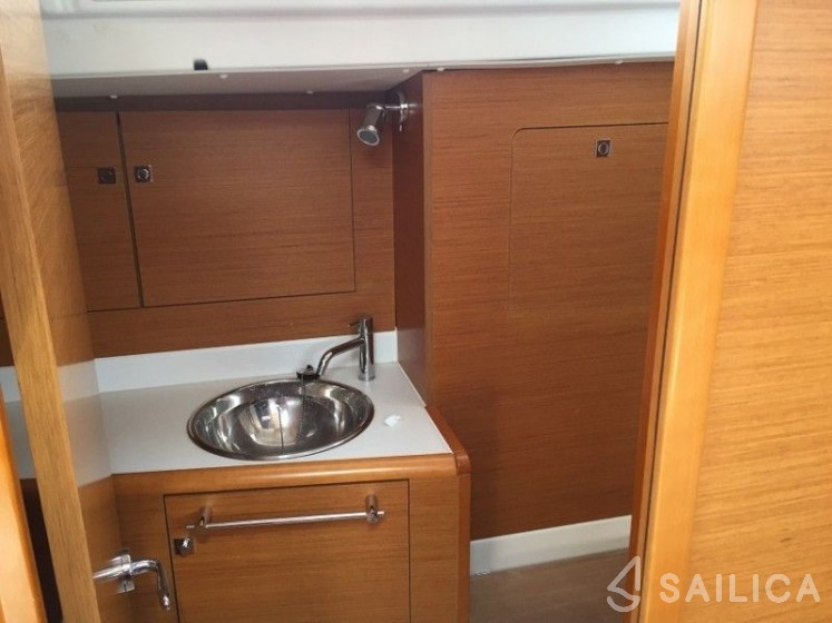 Sun Odyssey 419 - Yacht Charter Sailica