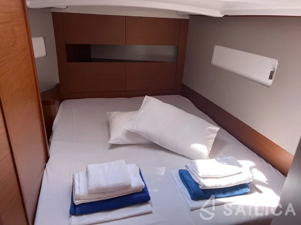 Sun Odyssey 410 - Yacht Charter Sailica