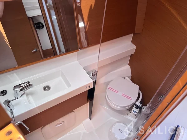 Sun Odyssey 410 - Yacht Charter Sailica