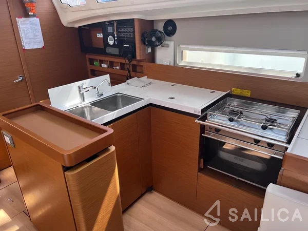 Sun Odyssey 410 - Yacht Charter Sailica
