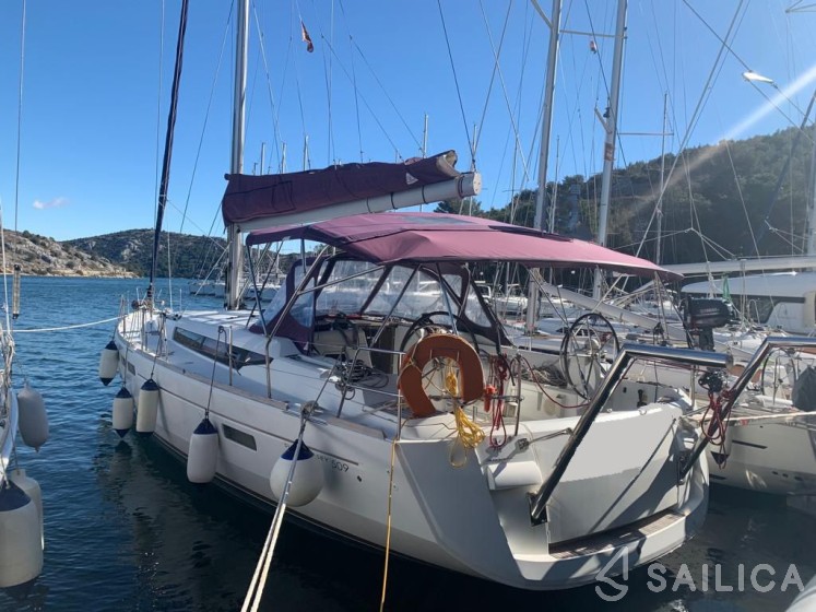 Sun Odyssey 509 - Yacht Charter Sailica