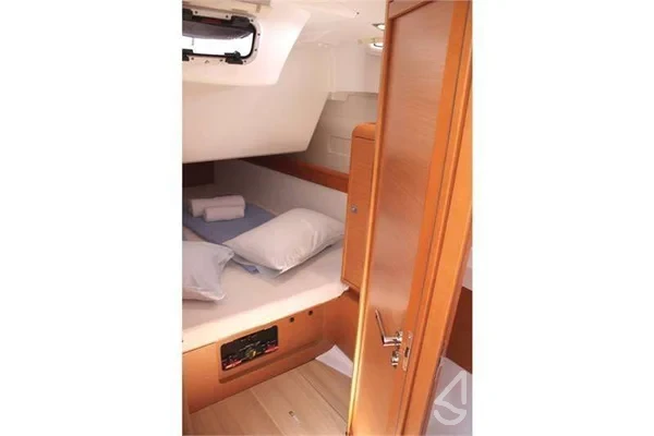 Sun Odyssey 509 - Yacht Charter Sailica