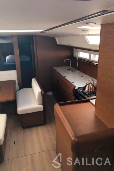 Sun Odyssey 519 - Yacht Charter Sailica