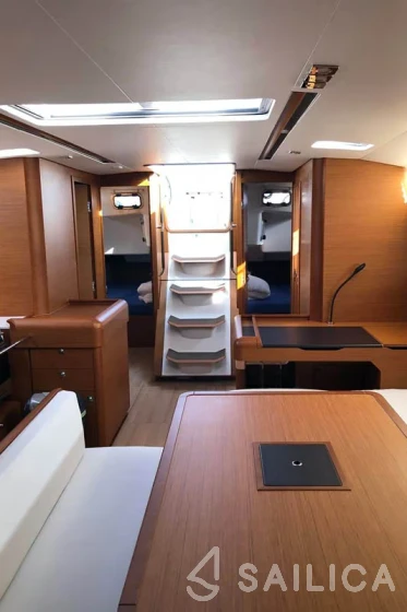 Sun Odyssey 519 - Yacht Charter Sailica