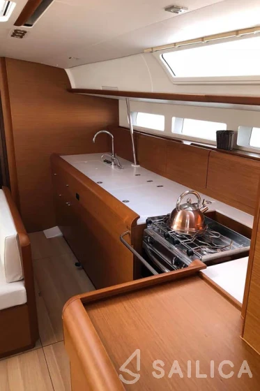 Sun Odyssey 519 - Yacht Charter Sailica