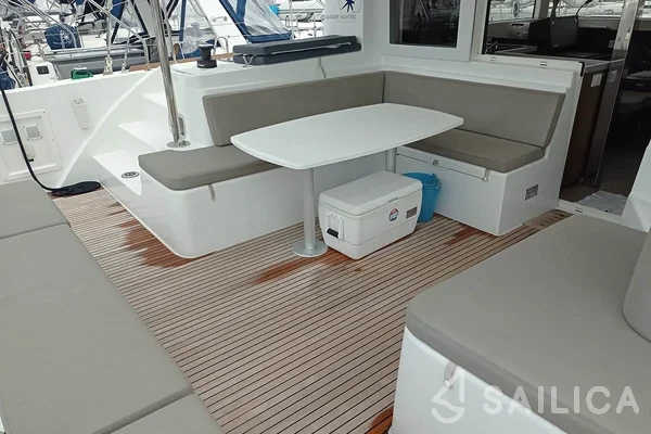 Lagoon 40 - Yacht Charter Sailica