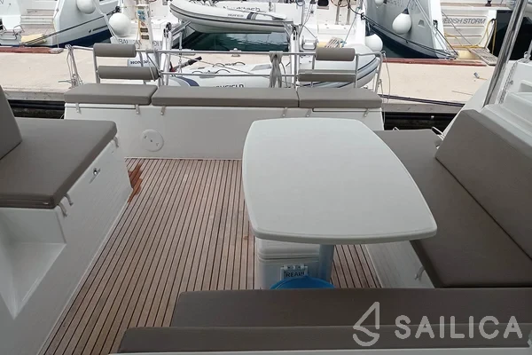 Lagoon 40 - Yacht Charter Sailica