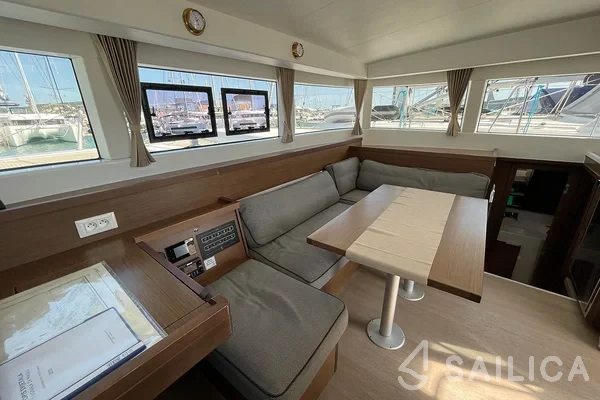 Lagoon 40 - Yacht Charter Sailica