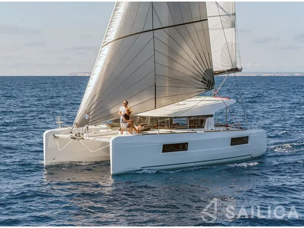 Lagoon 40 - Yacht Charter Sailica