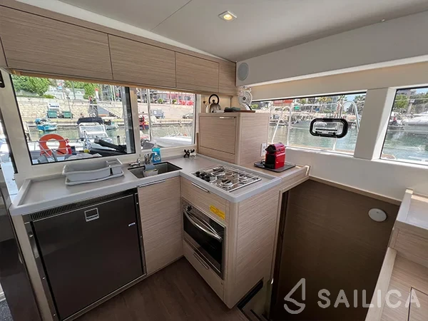 Lagoon 40 - Yacht Charter Sailica