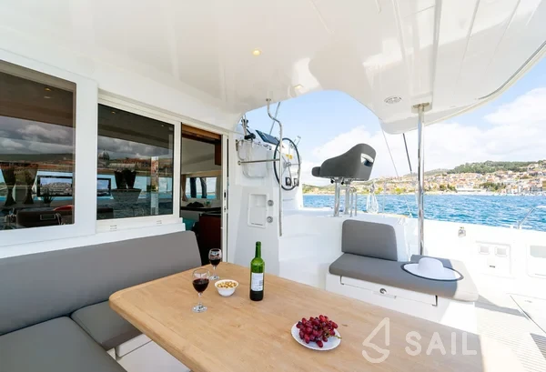 Lagoon 40 - Yacht Charter Sailica