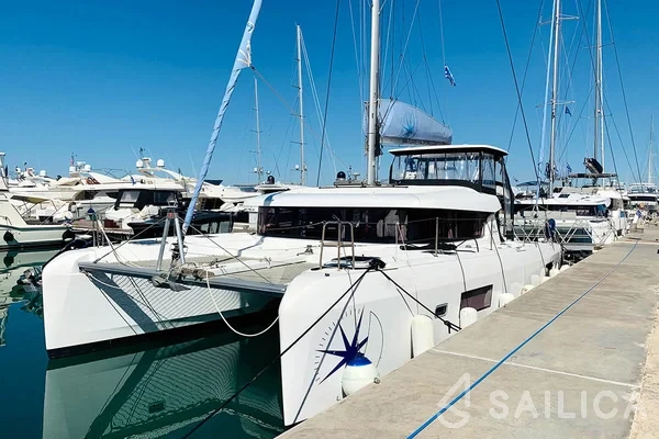 Lagoon 42 - Yacht Charter Sailica