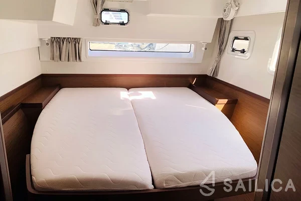 Lagoon 42 - Yacht Charter Sailica