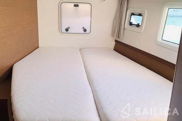 Lagoon 42 - Yacht Charter Sailica