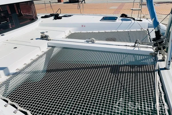 Lagoon 42 - Yacht Charter Sailica