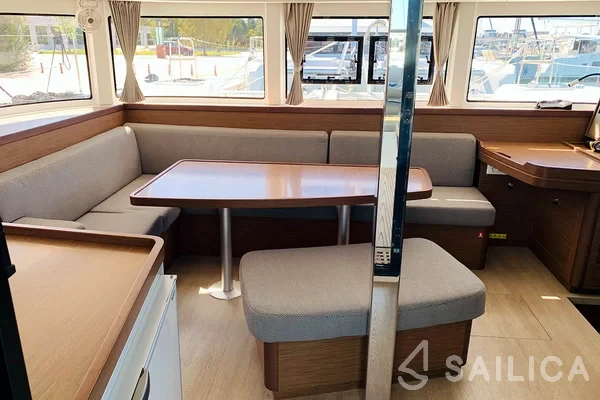 Lagoon 42 - Yacht Charter Sailica