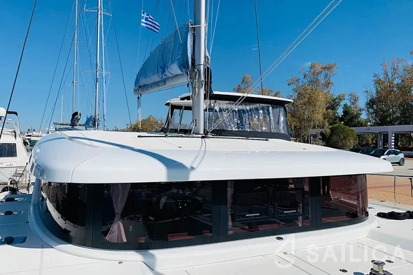 Lagoon 42 - Yacht Charter Sailica