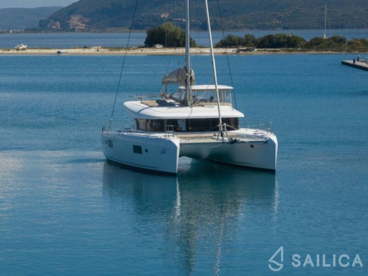 Lagoon 42 - Yacht Charter Sailica