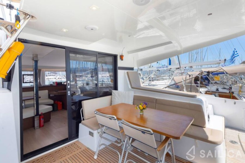 Lagoon 42 - Yacht Charter Sailica