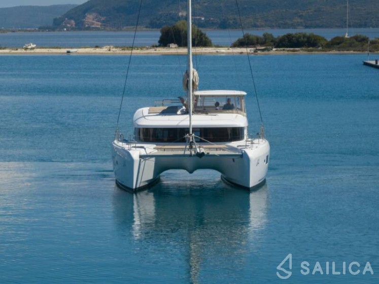 Lagoon 42 - Yacht Charter Sailica