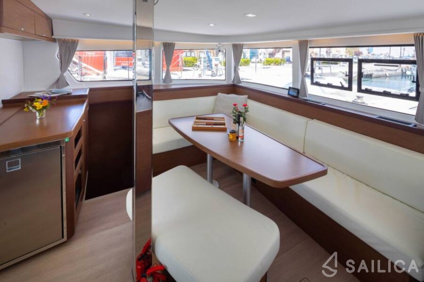 Lagoon 42 - Yacht Charter Sailica