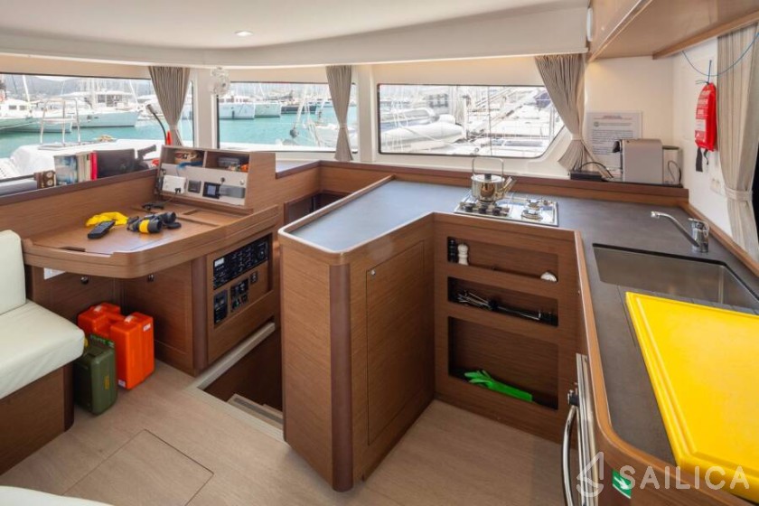 Lagoon 42 - Yacht Charter Sailica