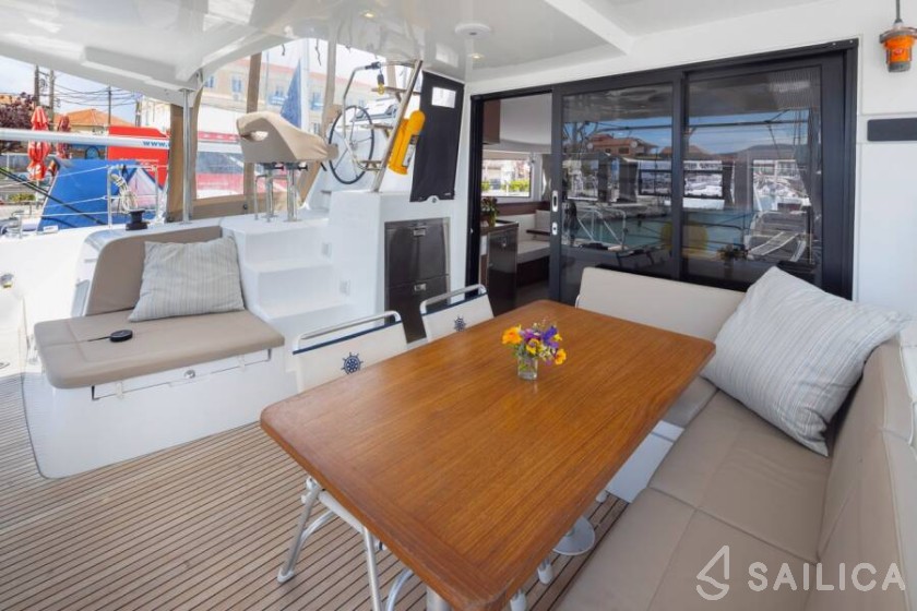Lagoon 42 - Yacht Charter Sailica