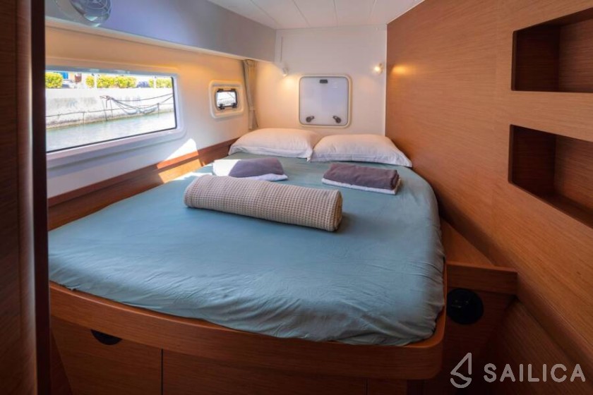 Lagoon 42 - Yacht Charter Sailica