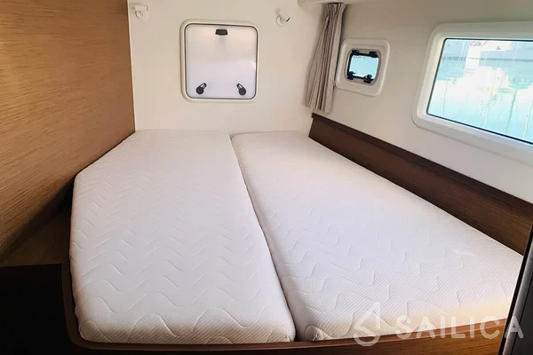 Lagoon 42 - Photo #82 Lagoon 42 - Yacht Charter Sailica