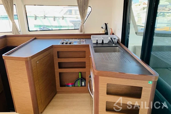 Lagoon 42 - Photo #71 Lagoon 42 - Yacht Charter Sailica