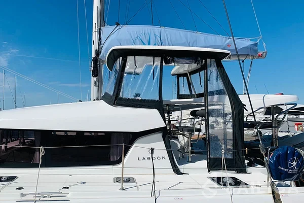 Lagoon 42 - Photo #63 Lagoon 42 - Yacht Charter Sailica