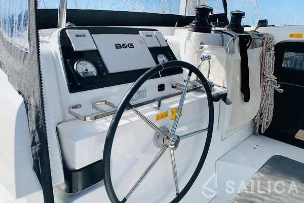 Lagoon 42 - Photo #62 Lagoon 42 - Yacht Charter Sailica