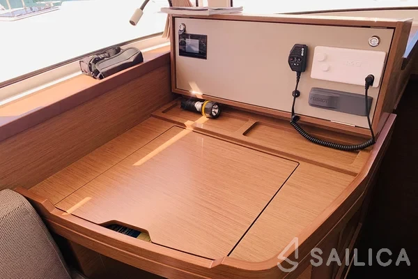 Lagoon 42 - Photo #73 Lagoon 42 - Yacht Charter Sailica