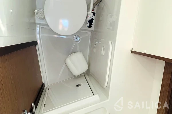 Lagoon 42 - Photo #84 Lagoon 42 - Yacht Charter Sailica