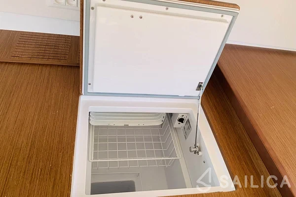 Lagoon 42 - Photo #75 Lagoon 42 - Yacht Charter Sailica