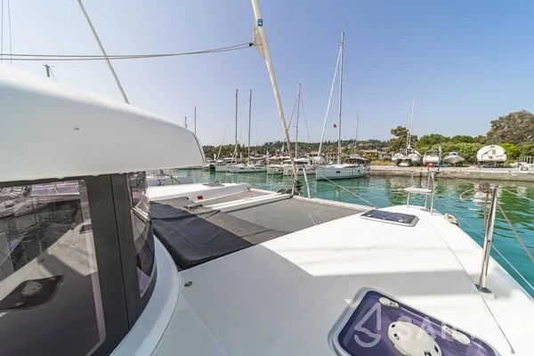 Lagoon 42 - Yacht Charter Sailica